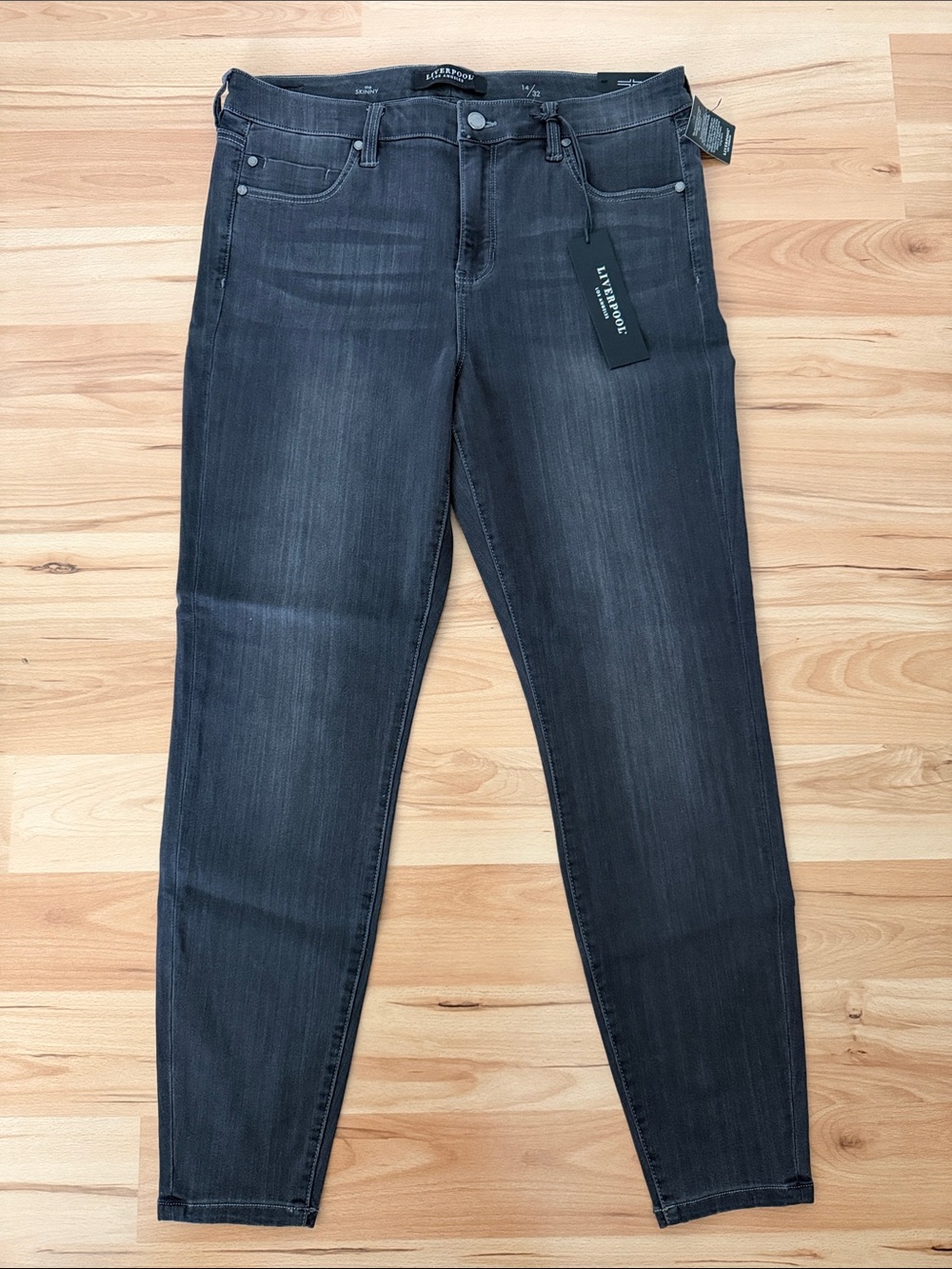 NWT Liverpool Women’s Dark Charcoal Skinny Jeans
